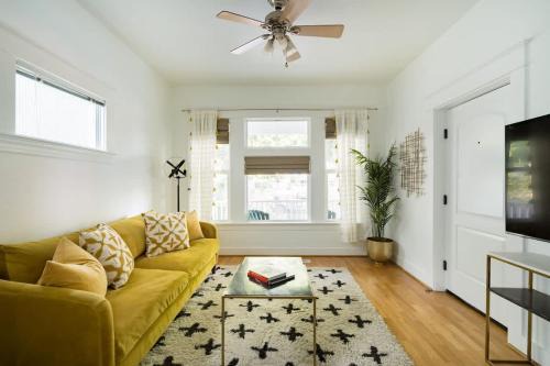 Mississippi District Apartment | The Art Deco Lounge - 95 WalkScore - Live Music