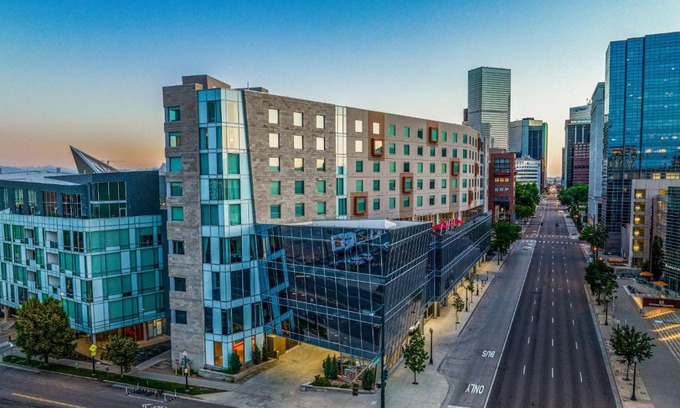 Golden Triangle Hotel | The Art Hotel Denver, Curio Collection by Hilton