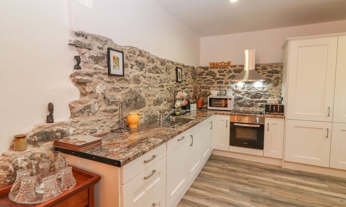 Glen of Aherlow Cottage | The Artist's Barn
