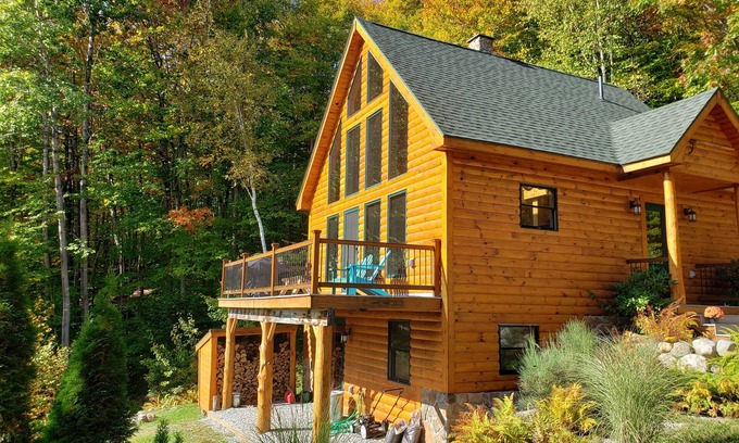 Sunday River Area House | The Artist's Cabin at Powder Ridge Overlooking Sunday RivernSKI PARKING PASS