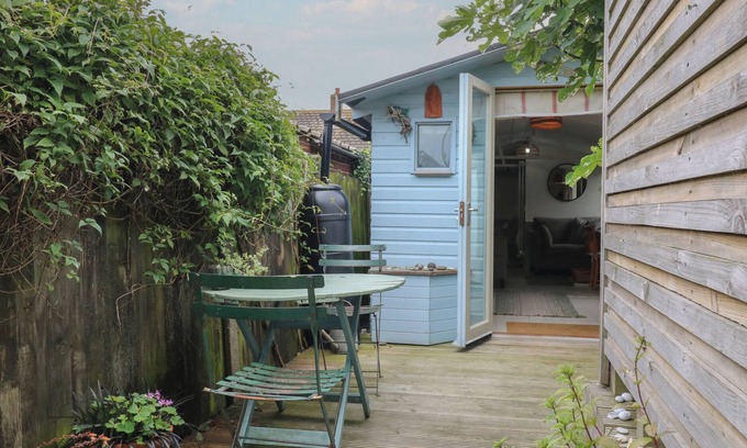 Herne Bay Cottage | THE ARTIST'S CABIN BY THE SEA, pet friendly in Herne Bay