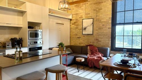 Stratford Apartment | The Artist's Loft
