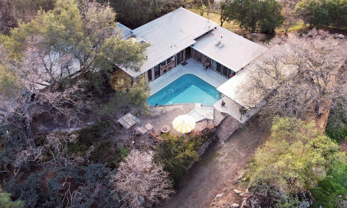 Three Rivers House | The Artist's Oasis : Mid-Century Gem w/POOL + SAUNA: Voted #1 by Condé Nast