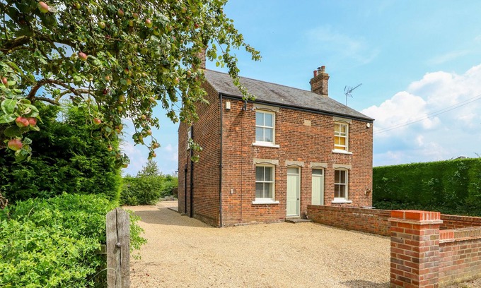 King's Lynn Cottage | THE ARTIST'S RETREAT, family friendly, with a garden in King's Lynn