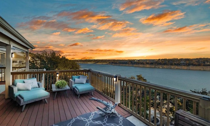 Point Venture House | The Ascent - Lakefront Private Doc Sleeps 10