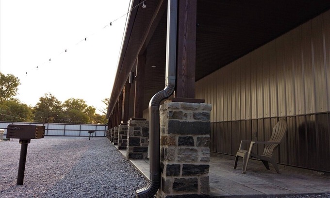 Waynoka House | The Ash Street Stables Villas