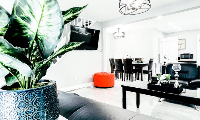 Niagara Falls House | The Ashland Manor