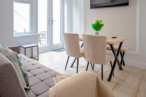 Leicester City Centre Apartment | The Aston 2 bedroom with patio