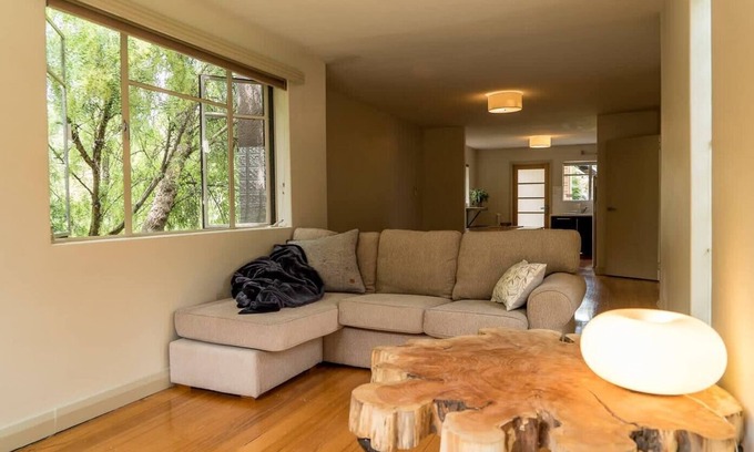 Lenah Valley Apartment | The Augusta Minutes to Vibrant North Hobart