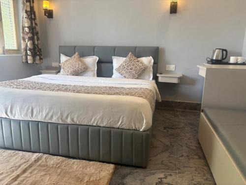 Mallital Hotel | The Aura by Backpackers Stop