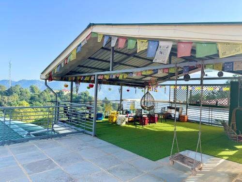 Kumarhatti Villa | The Auriga 3BHK Fully Entair Villa with Bonfire in kasauli I Pvt Stay I Open Air Terrace I Kitchen Livingroom I Lawn Bonfire I Gaming Zone