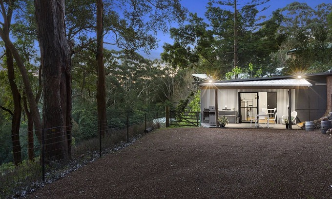 Avoca Beach Cabin | The Avenue - Beach and the Bush Cabin