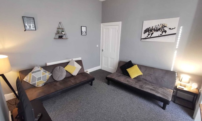 Uplands House | The Avenue - Family Home By Swansea Beach