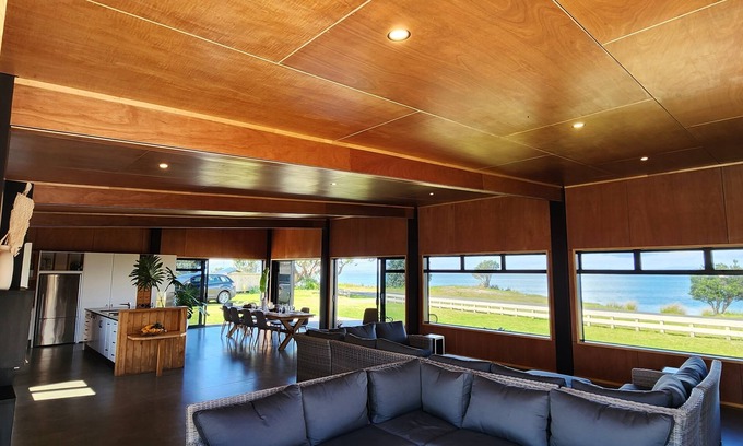 Kaimaumau House | The Bach 825, Kaimaumau, beside Rangaunu Harbour, in the beautiful Far North