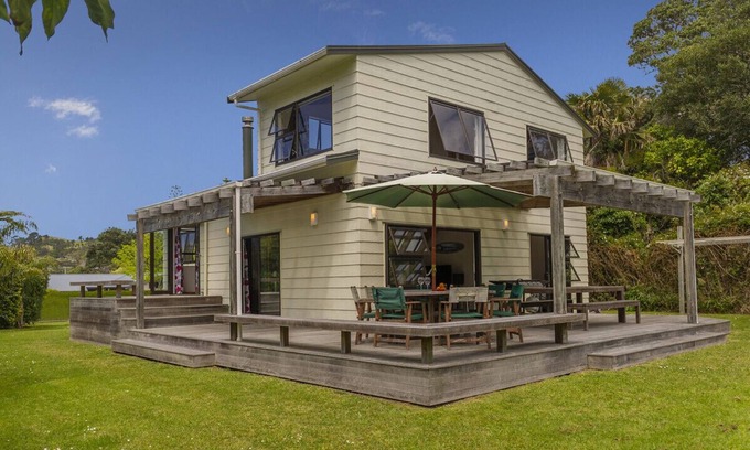 Hahei Cottage | The Bach Retreat - Hahei Holiday House