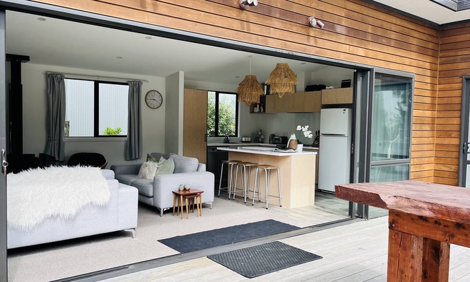 Kakanui House | The Bach Retreat Kakanui