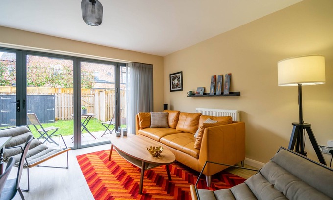 Heworth House | The Backyard N02 - a family break that sleeps 6 guests in 3 bedrooms