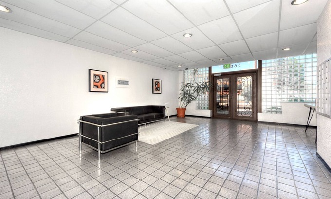 Palms House | The Bagley #211