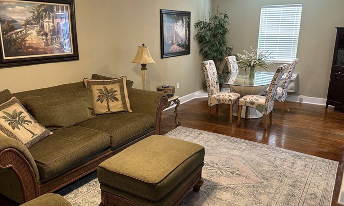 Highlands - Perkins House | The Baker: 2-bedroom townhome. Walk to LSU
