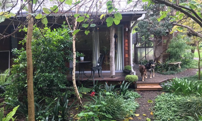 Ellalong Cabin | The Bale. Cosy cabin set amongst lush gardens in the Hunter Valley.