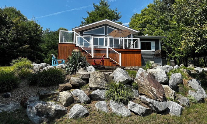 Arden Cottage | The Ball Cottage - Beautiful Lakefront Hideaway on Bull Lake!