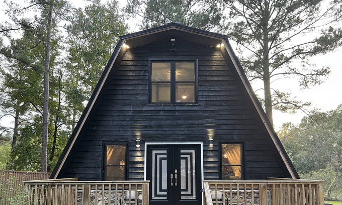 Samantha House | The Bama Gathering Place on Lake Tuscaloosa