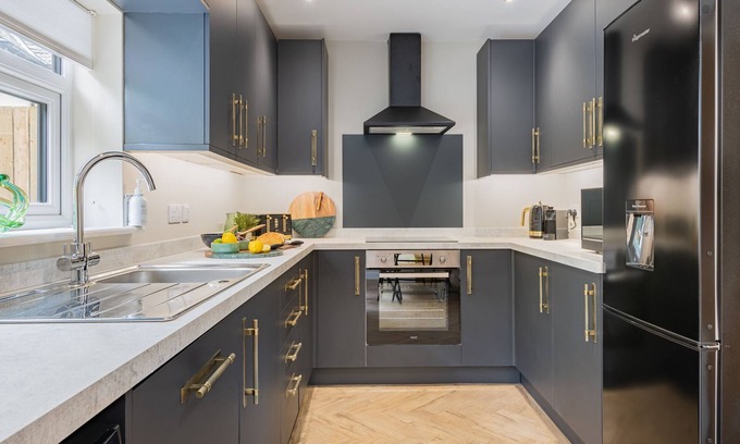 Silverdale House | The Bank House- Luxury 3 bed cottage with hot tub!
