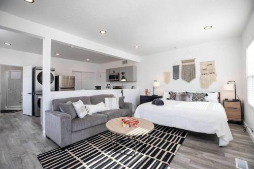 Central City Apartment | The Barber Loft-Close to Downtown 35 Mins to Ski