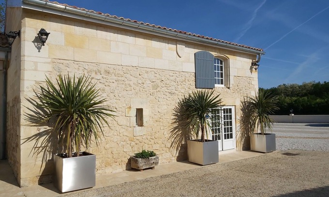 Villegouge Cottage | The Barn - 5* stone cottage with own private heated pool - Sleep 6