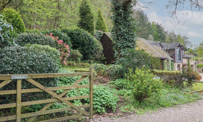 Ambergate House | THE BARN AT CATACOL, romantic, with hot tub in Heage