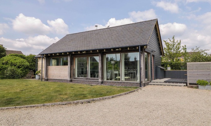 Colerne Cottage | THE BARN AT DAUBENEYS, pet friendly, with open fire in Colerne