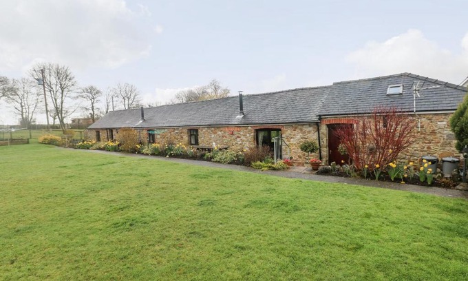 Tenby House | The Barn at Harrolds Farm