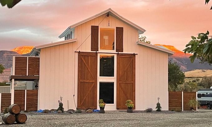Palisade House | The Barn at Taylor Farms