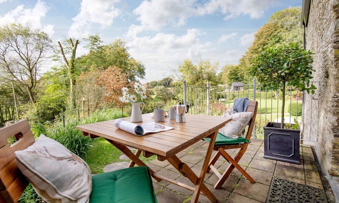Clearbrook House | The Barn at Yeoland House - sleeps 5 guests in 3 bedrooms