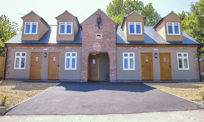 Shepshed Bed & Breakfast | The Barn Courtyard