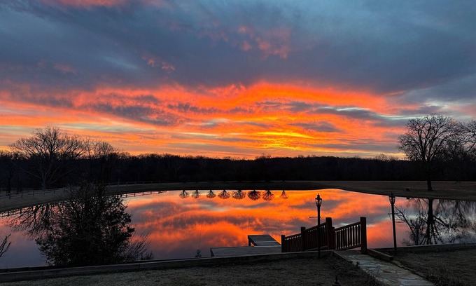Bentonville House | The Barn Door-near bike trails, Bentonville attractions, quiet and serene.