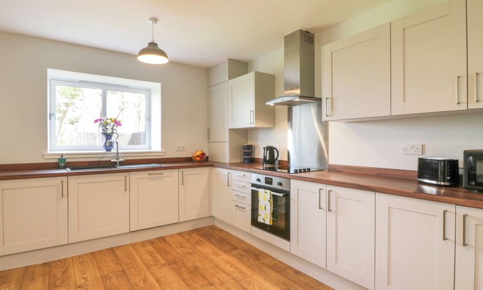 Airdrie Cottage | The Barn, Drumbow Farm