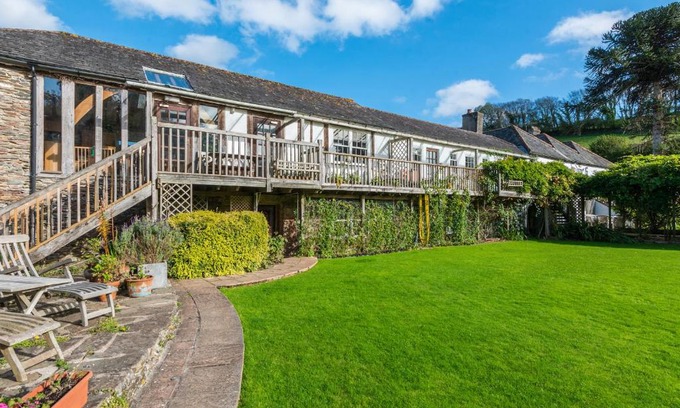 Dittisham House | The Barn