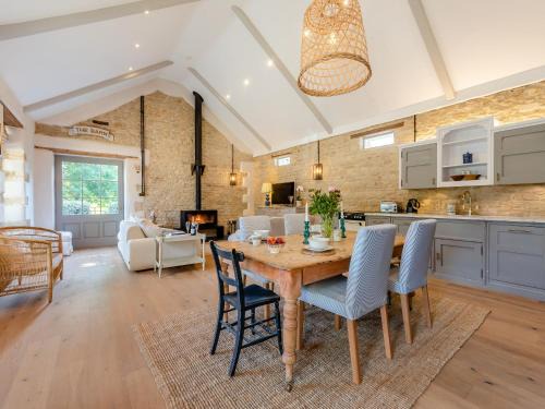Shipton under Wychwood House | The Barn
