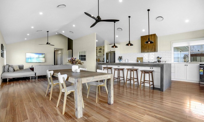 Bolwarra House | The Barn House - 30 mins to Hunter Valley Vineyards