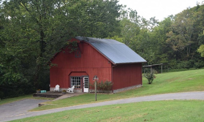 Hendersonville House | The Barn in Hendersonville