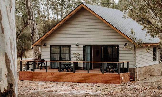 Sandy Creek Bed & Breakfast | The Barn - On Cockatoo Lane