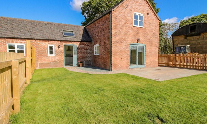 Stanton Upon Hine Heath Cottage | THE BARN, pet friendly, character holiday cottage in Shawbury