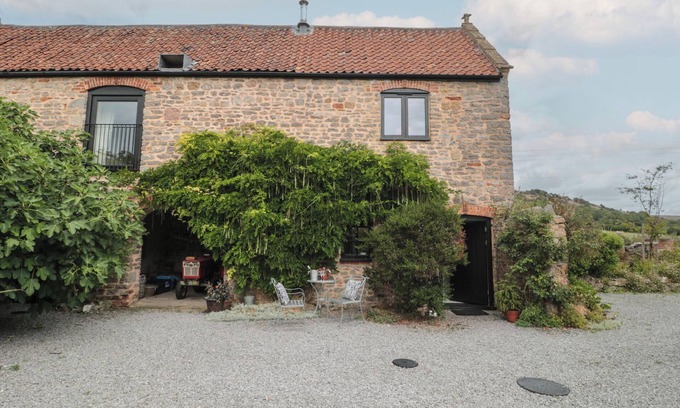 Axbridge Cottage | THE BARN, pet friendly, country holiday cottage in Compton Bishop