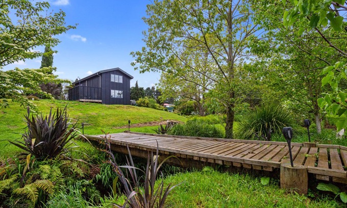 Waihi House | The Barn - Waihi Holiday Home
