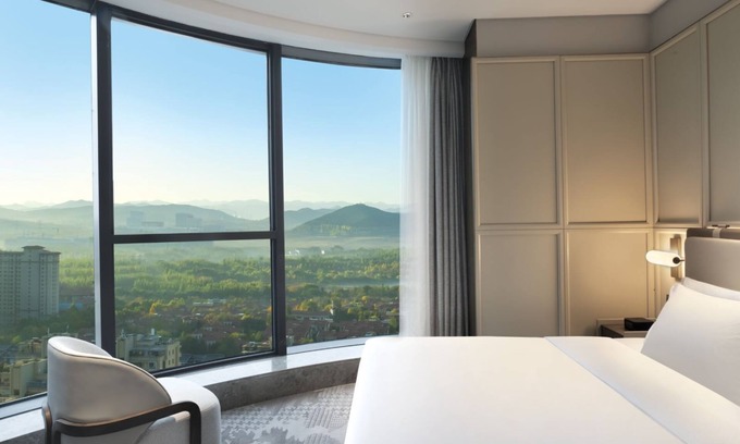 Lixia District Hotel | The Barony Jinan East