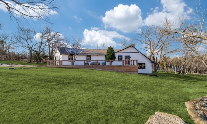 Pottsboro House | The Barrel House on Lake Texoma