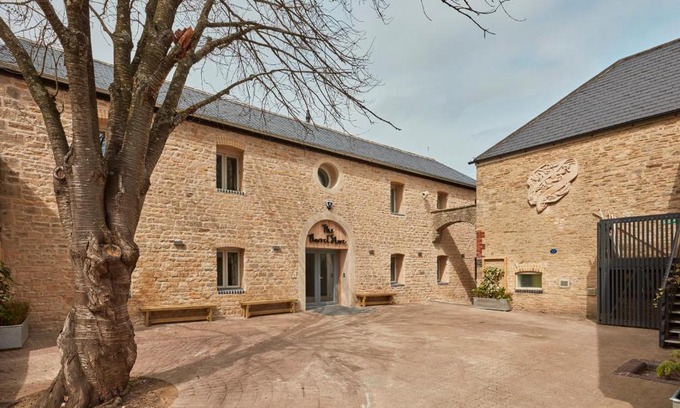 Cirencester Hostel | The Barrel Store Cirencester