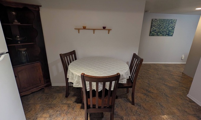 Courtenay Apartment | The Basecamp - a cozy quaint 1-bedroom suite in Courtenay close to downtown