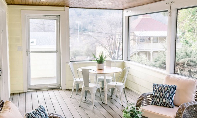 Sonora House | THE BAUMAN HOUSE - ENTIRE HOME, STEPS TO DOWNTOWN SONORA